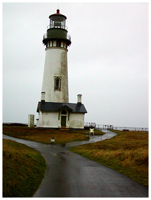 Yaquina Bay lighthouse (click for more)