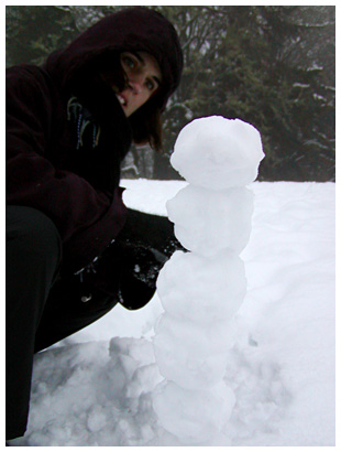 sk builds snow art